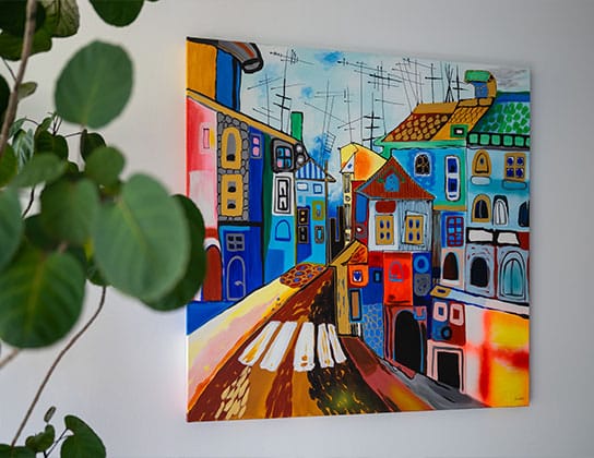 Schilderij op een witte muur